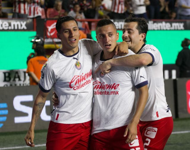 Guadalajara vence a Querétaro y regresa a la pelea por los boletos a cuartos de final