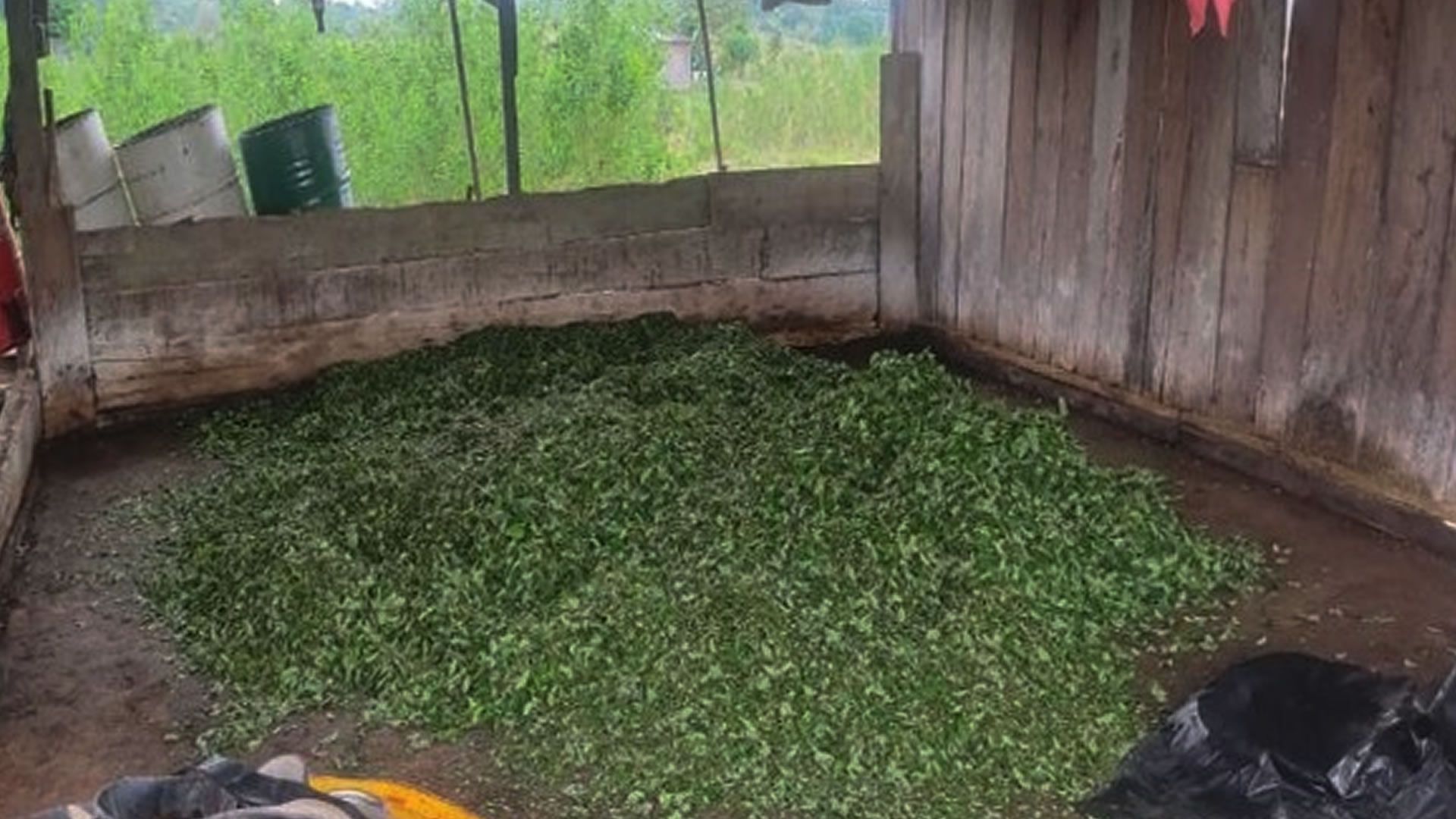 La Policía Nacional, en los departamentos de Meta, Caquetá, Putumayo y Guaviare, destruyeron 36 laboratorios para el procesamiento de pasta base de coca. Foto Armada de Colombia.