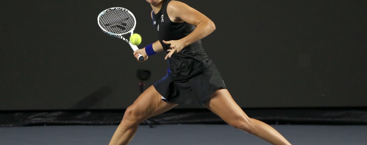 La polaca Iga Swiatek elimina a Sabalenka y va a la final de las Finales de la WTA