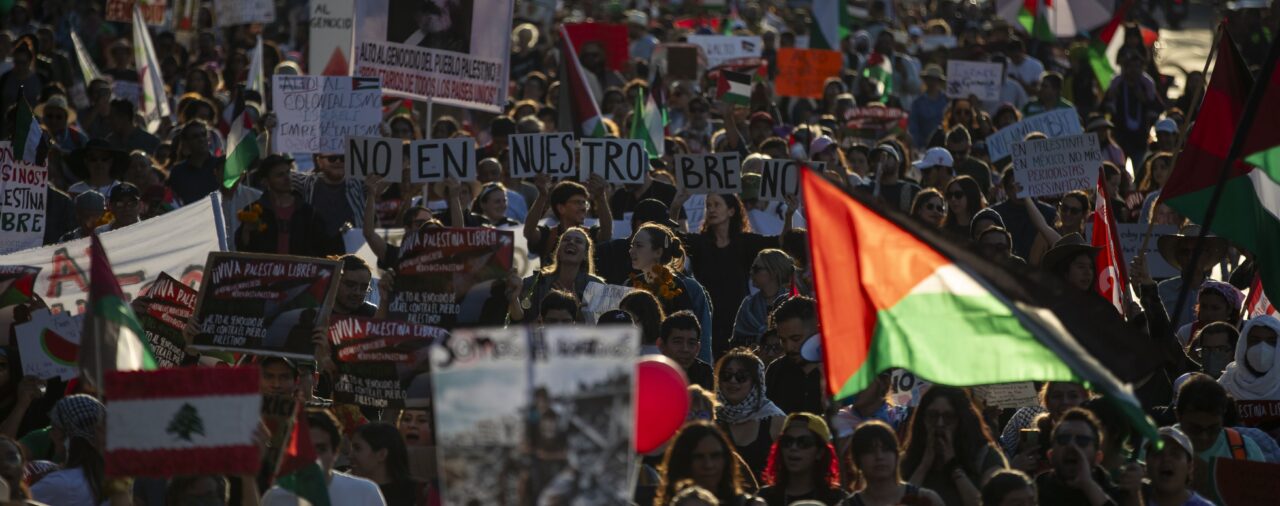 Miles de mexicanos marchan en Ciudad de México en contra del genocidio atribuido a Israel