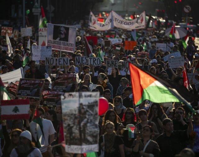Miles de mexicanos marchan en Ciudad de México en contra del genocidio atribuido a Israel