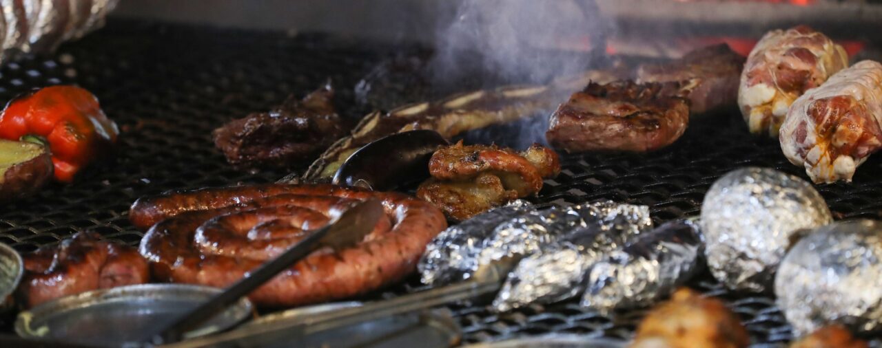 El asado: rey de las fiestas en un Uruguay "megaconsumidor" de carne