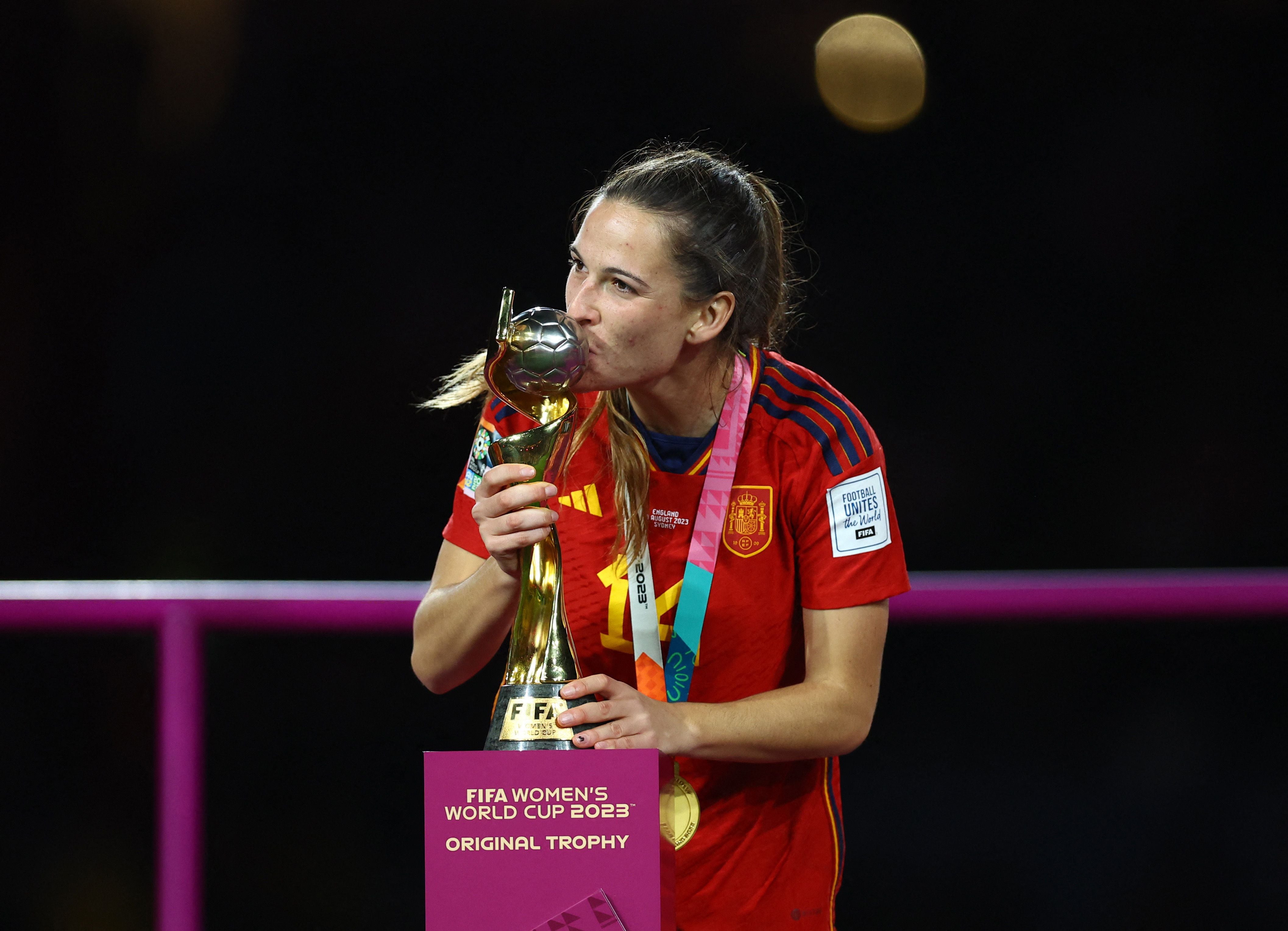 Codina con la Copa del Mundo (REUTERS/Hannah Mckay)