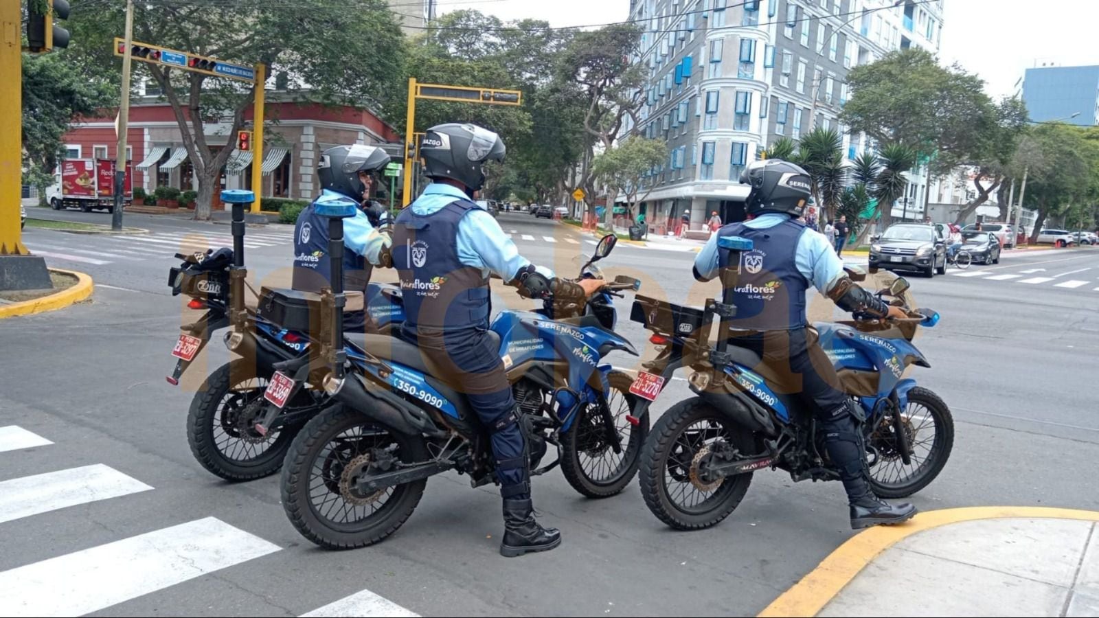 Motorizados resguardan la seguridad de los asistentes y público en general. Infobae Perú / Paula Elizalde.