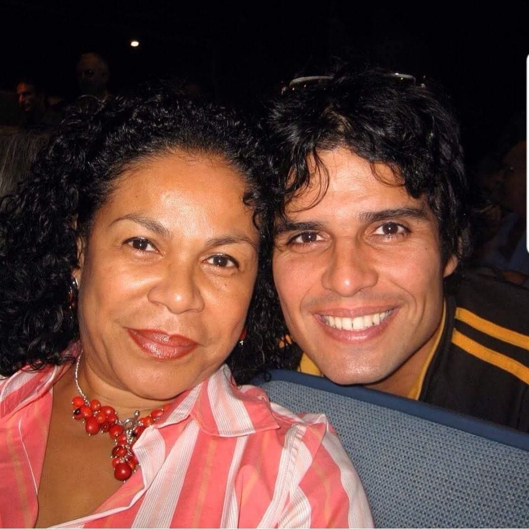 Eva Ayllón se mostró triste por el fallecimiento de Pedro Suárez Vértiz a la edad de 54 años | Facebook Eva Ayllón