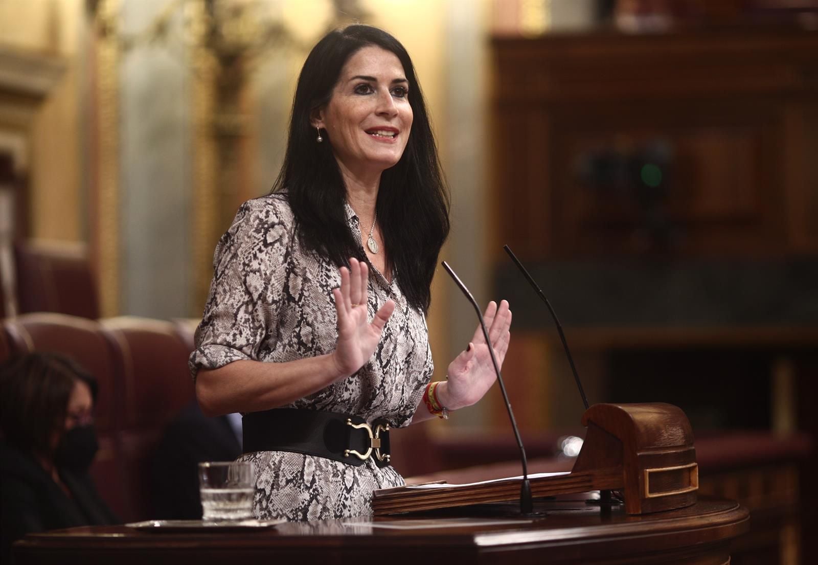 25/03/2021 La diputada de Vox, Carla Toscano, interviene durante una sesión plenaria celebrada en el Congreso de los Diputados, en Madrid, (España), a 25 de marzo de 2021. Durante esta sesión, marcada por la elección del presidente de RTVE, se debatirán, entre otras cuestiones, un proyecto de Ley por la que se adoptan medidas para la reducción de la brecha de género y otras materias en los ámbitos de la Seguridad Social y económico; así como medidas extraordinarias de apoyo a la solvencia empresarial en respuesta a la pandemia de la Covid-19. POLITICA EUROPA PRESS/E. Parra. POOL - Europa Press 