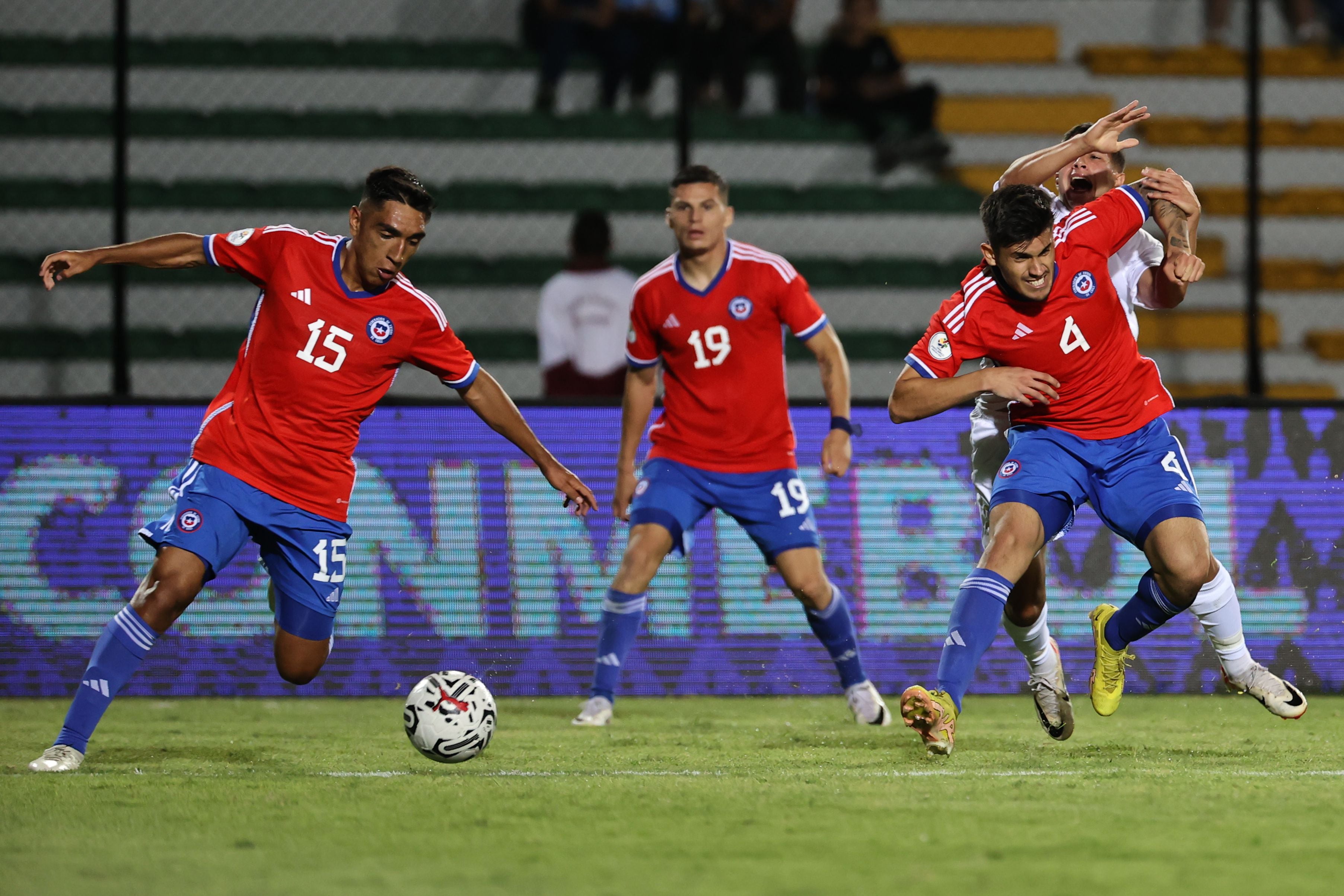 Jugadores de Chile en un partido del Torneo Preolímpico Sudamericano Sub-23, en una fotografía de archivo. EFE/ Miguel Gutiérrez 