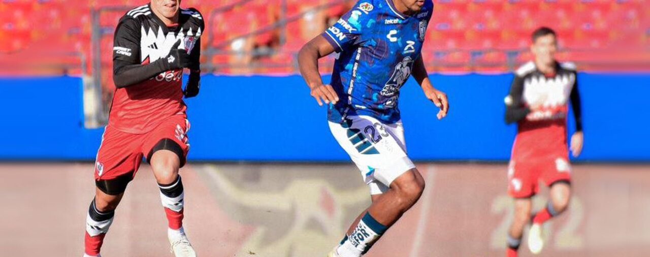 El tiro de Salomón Rondón desde mitad de cancha que casi termina en gol y el cruce con dos compañeros en el amistoso de River-Pachuca