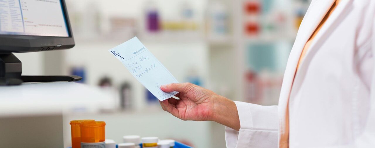 Los médicos rechazan la reforma en el DNU que les impide recetar medicamentos por marca