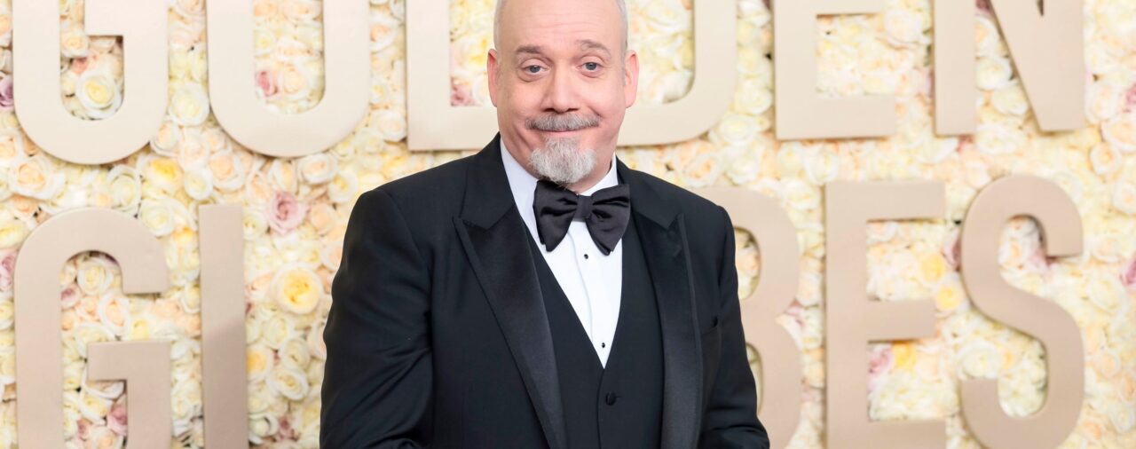 Paul Giamatti recibe el Globo de Oro a mejor actor de comedia por 'The Holdovers'