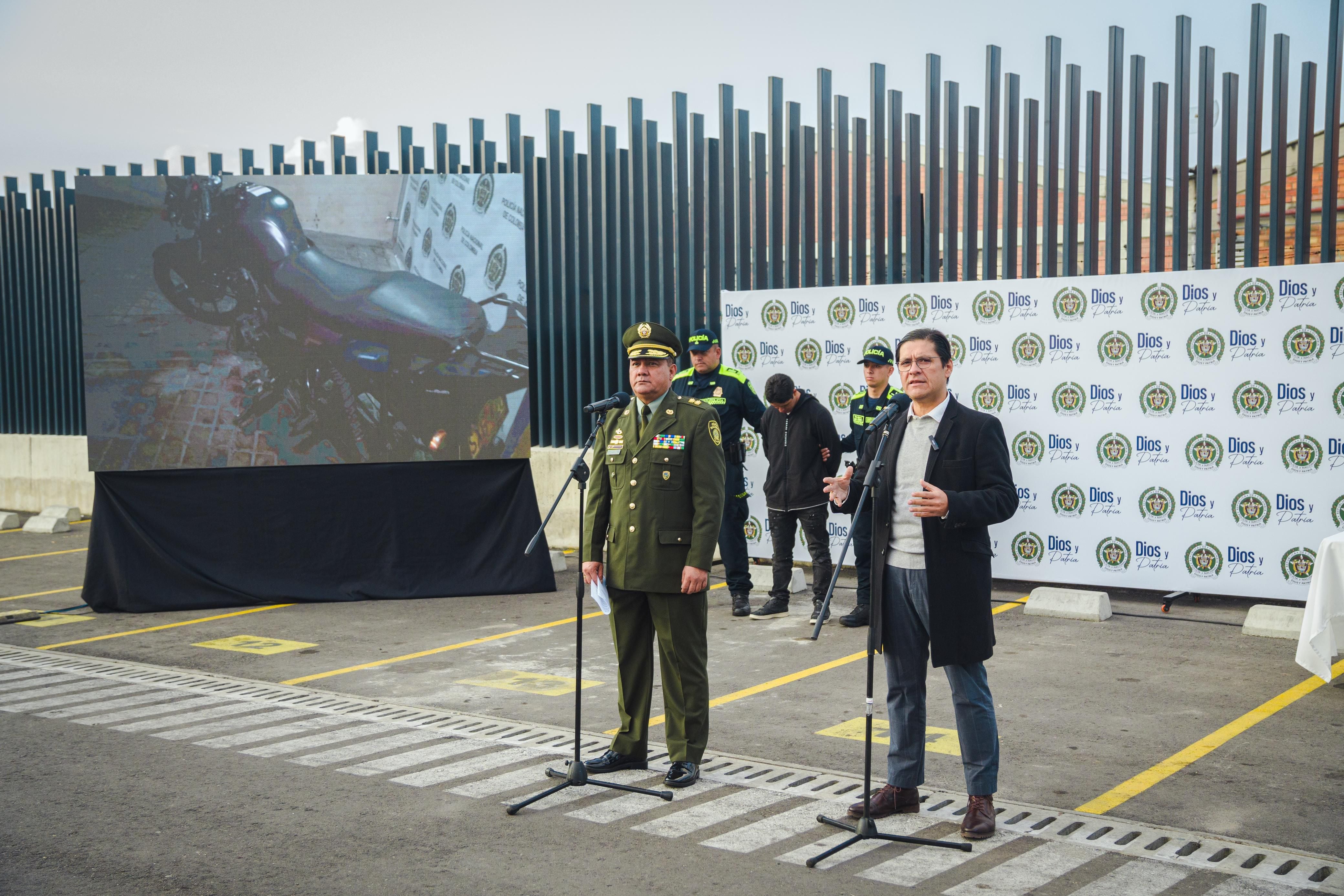 La motocicleta que utilizaron los ladrones de restaurante en el norte de Bogotá también era robada - crédito Secretaría de Seguridad de Bogotá