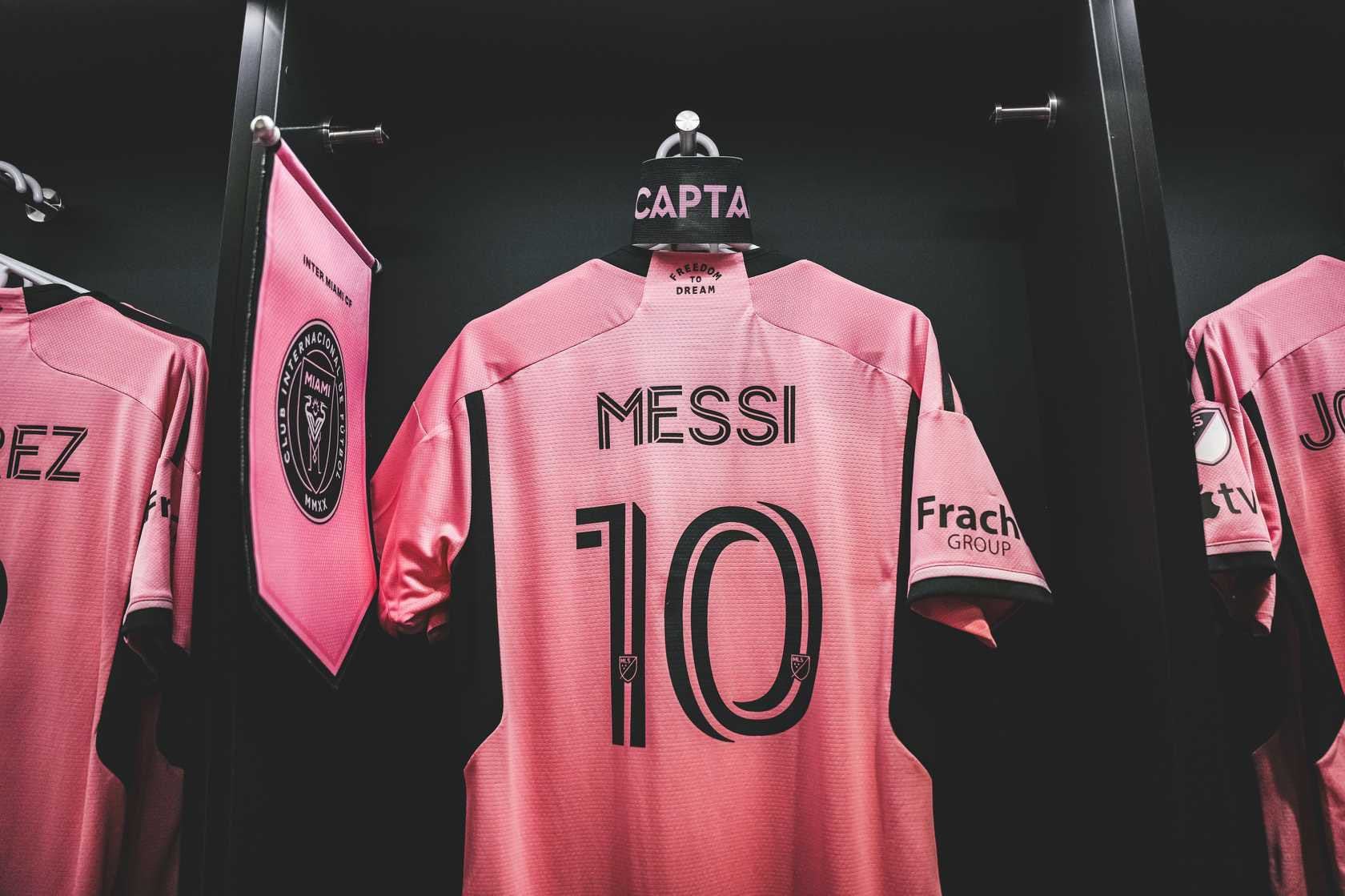 La camiseta de Lionel Messi en el vestuario de Inter Miami (@InterMiamiCF)