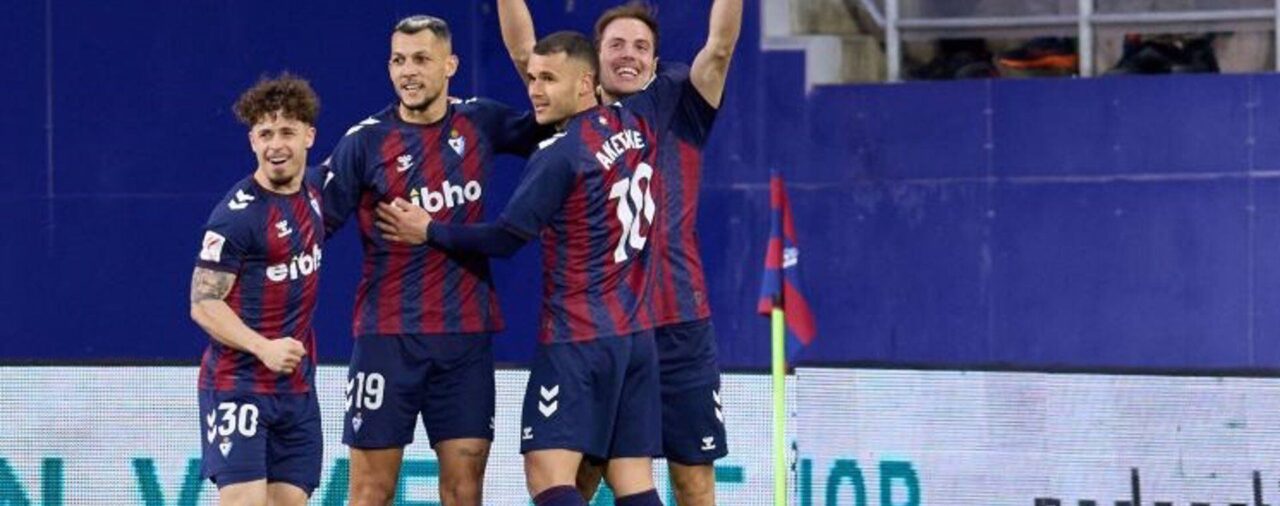 (Crónica) El Eibar se acerca al liderato y el Racing de Ferrol se estrella en El Plantío