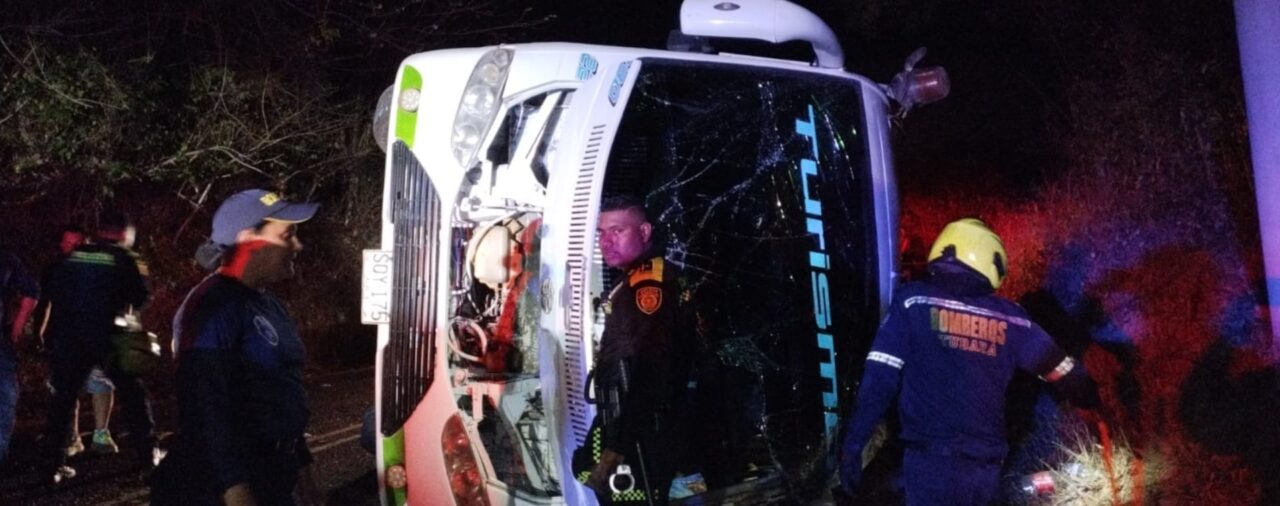 Dos menores muertos y 25 heridos dejó siniestro vial en Tubará, Atlántico: en el bus viajaban niños artistas