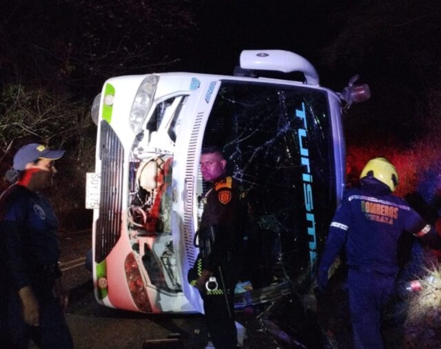 Dos menores muertos y 25 heridos dejó siniestro vial en Tubará, Atlántico: en el bus viajaban niños artistas