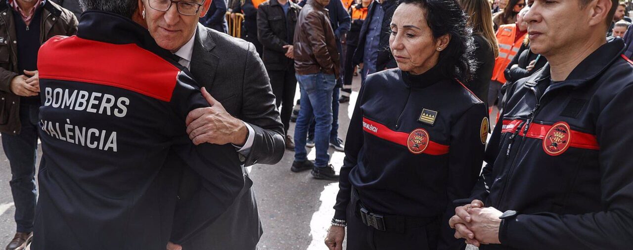 Feijóo agradece a bomberos su trabajo durante el incendio de Valencia: "Toda España ha estado pendiente"