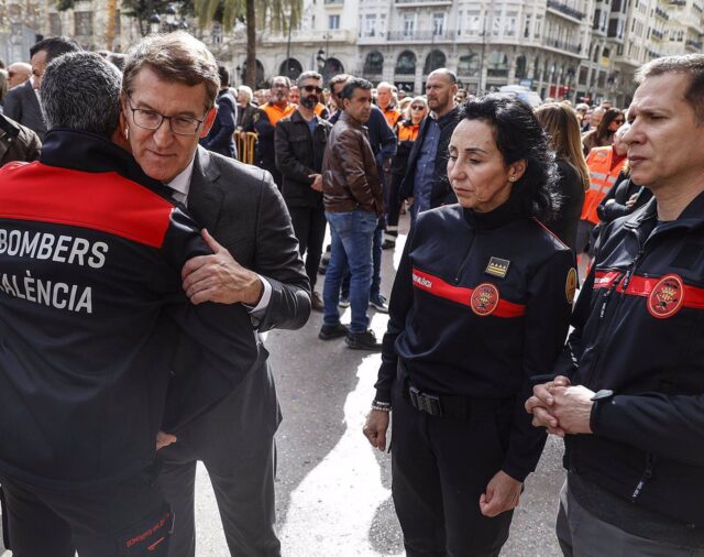 Feijóo agradece a bomberos su trabajo durante el incendio de Valencia: "Toda España ha estado pendiente"