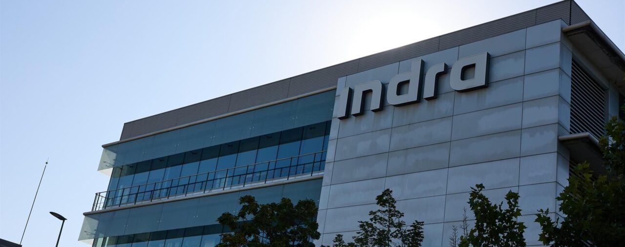 Indra gana 206 millones en 2023, un 19,8% más, y mantiene el dividendo en 0,25 euros