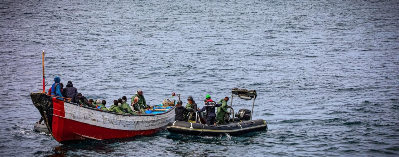 La Marina de Marruecos rescata a más de 140 migrantes en dos embarcaciones que iban a las Islas Canarias