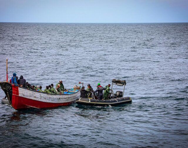 La Marina de Marruecos rescata a más de 140 migrantes en dos embarcaciones que iban a las Islas Canarias