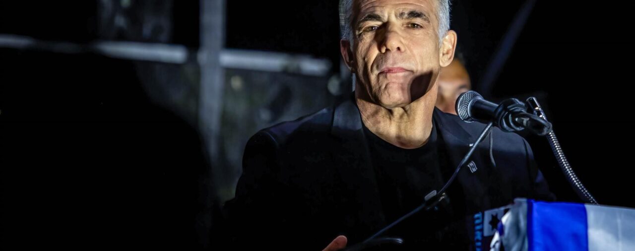 Lapid denuncia la violencia "antidemocrática" de la Policía durante las protestas en Tel Aviv (Israel)