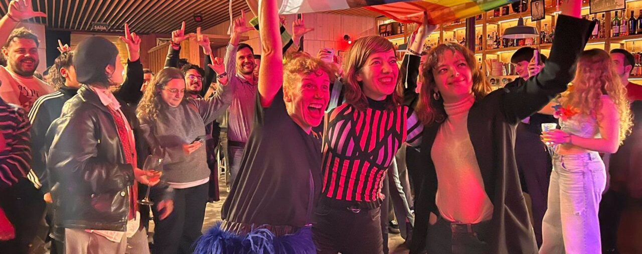 Lois, en la Queer Fest junto a la actriz María Vázquez: "Sumar colgará la bandera LGTBI en la sede de San Caetano"