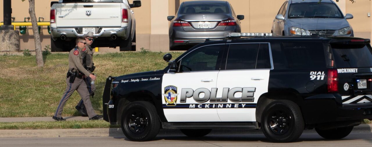 Policías fuera de servicio abaten a una atacante que disparó dentro de una megaiglesia en Houston