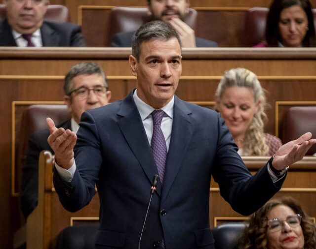 Sánchez buscará vías para traspasar Tráfico a Navarra tras el fallo del TS y dice que Feijóo lo pidió para Galicia