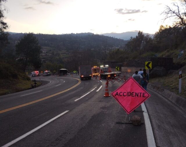 Volvieron a cerrar la vía al Llano: un choque entre dos tractomulas causó congestión vehicular