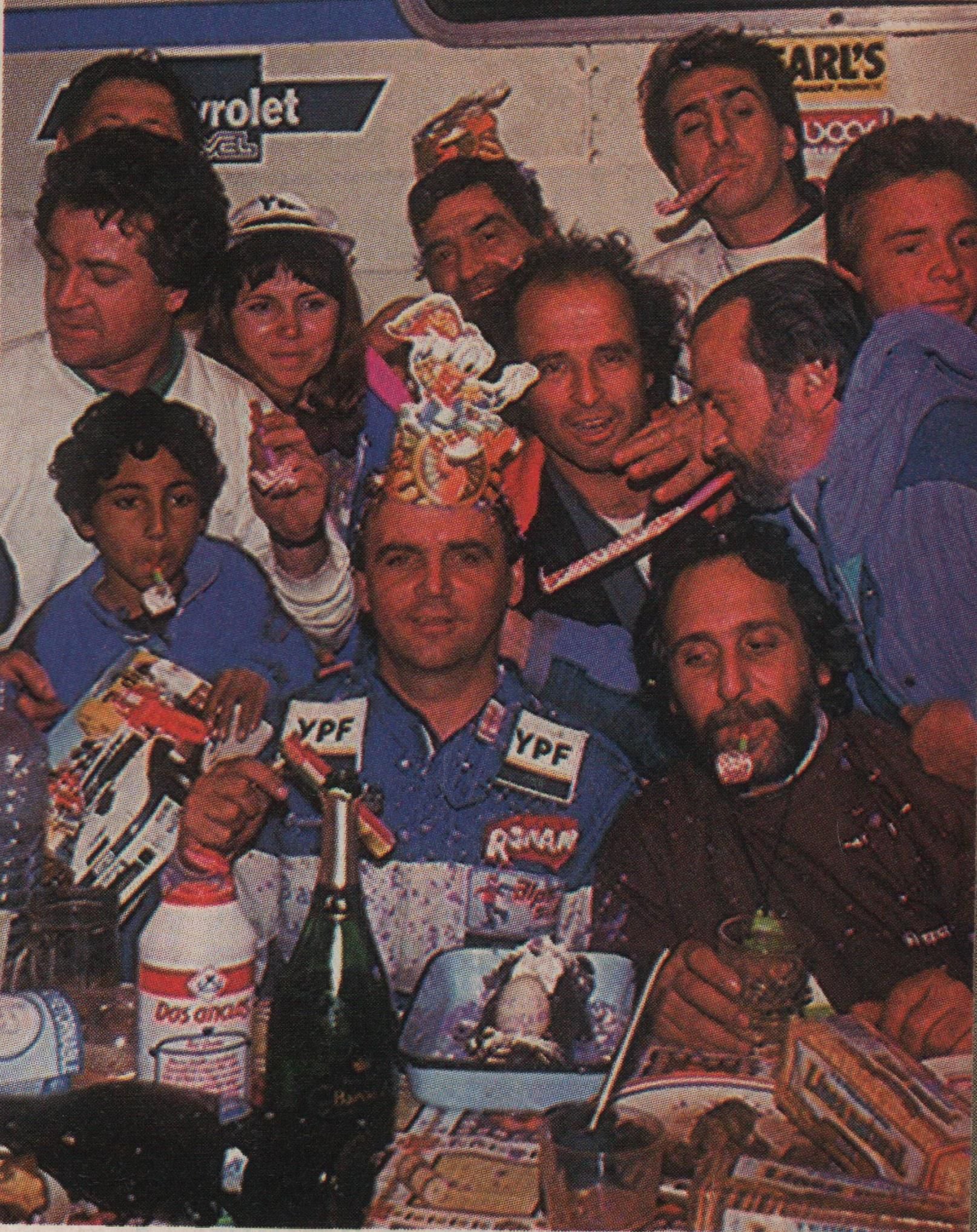 Su equipo en pleno festejo tras uno de sus ocho triunfos en el TC (archivo CORSA)