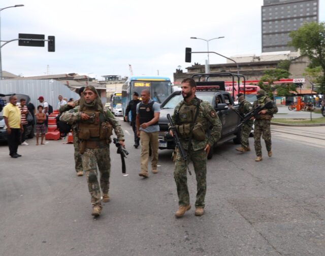 Al menos dos heridos tras un secuestro a mano armada en Rio de Janeiro a un autobús con 17 personas a bordo