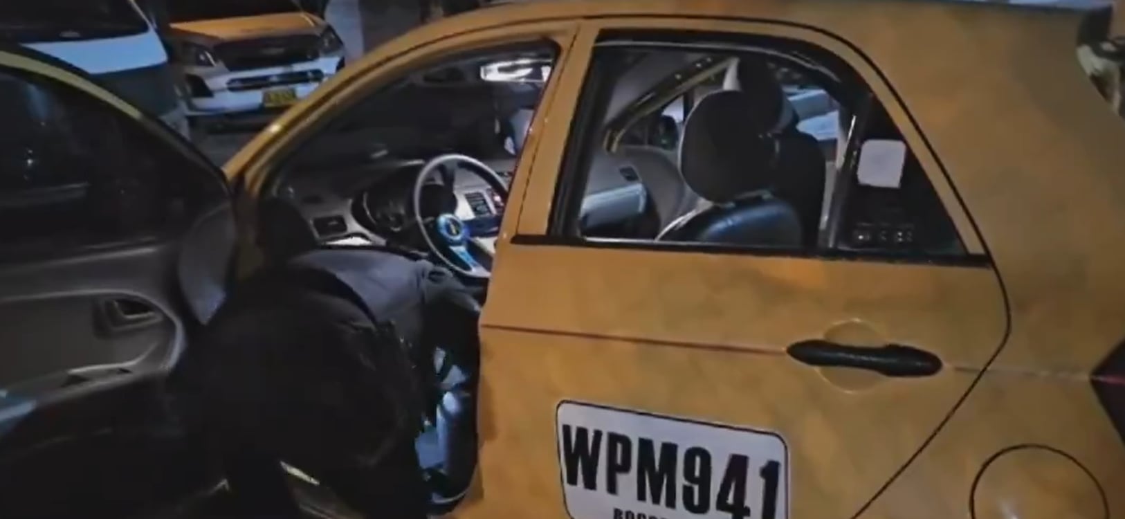 Este es el taxi en donde los tres delincuentes se valieron para hacer el paseo millonario a los dos turistas - crédito Policía Metropolitana de Soacha