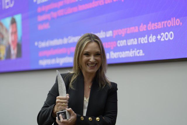 “Creo en el aprendizaje para toda la vida”: María Belén Mendé, reconocida con el Premio Mujer Tec por su trayectoria