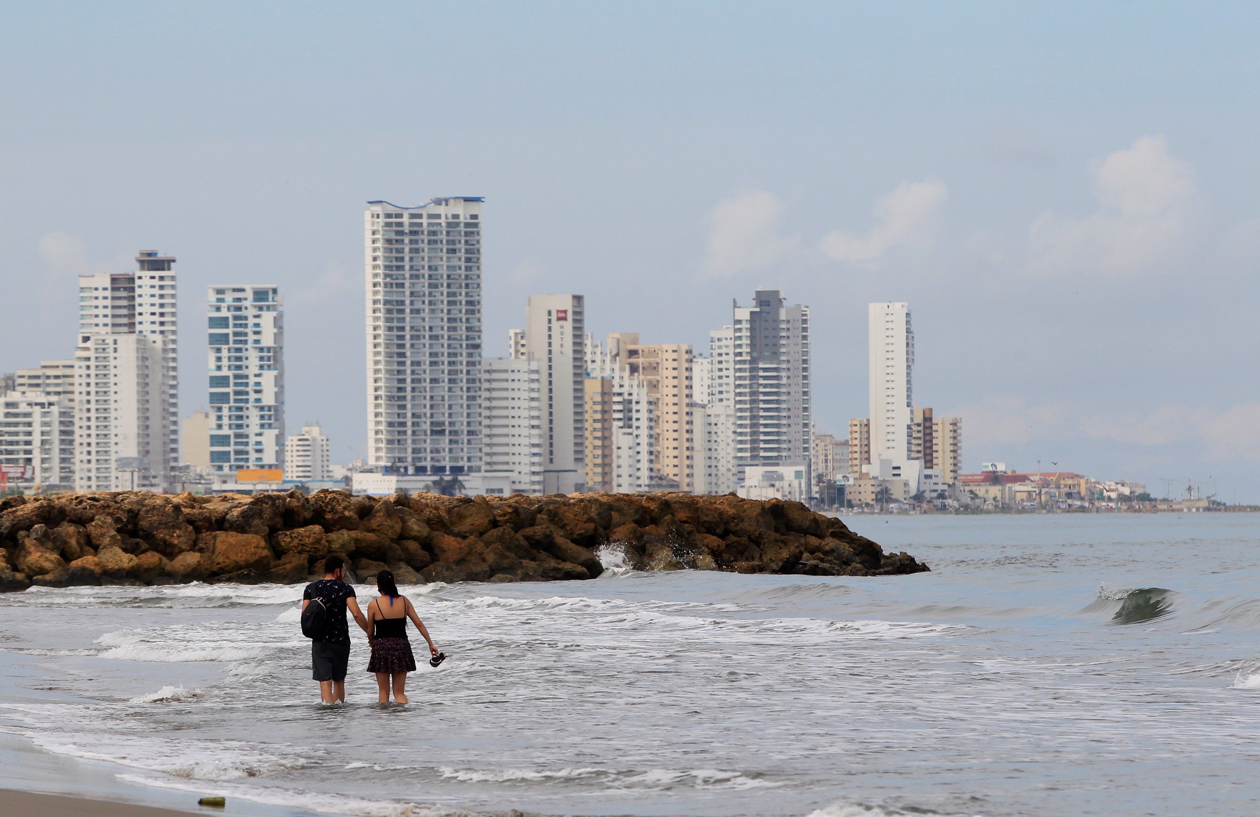 Autoridades de Cartagena anunciaron medidas para evitar estafas contra turistas durante Semana Santa - crédito EFE 