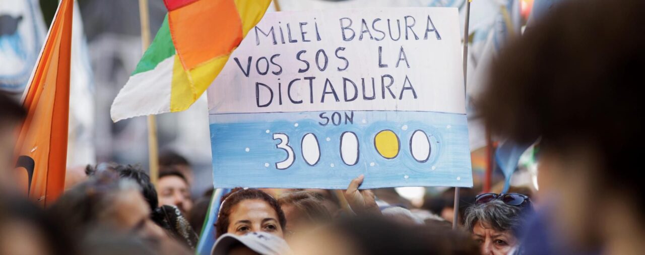 La Justicia argentina dicta cadena perpetua para diez represores de la dictadura
