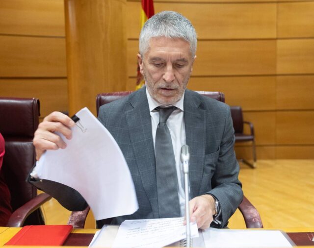 Marlaska dice que la Comunidad de Madrid no ha pedido oficialmente refuerzo de seguridad en la vivienda de Ayuso