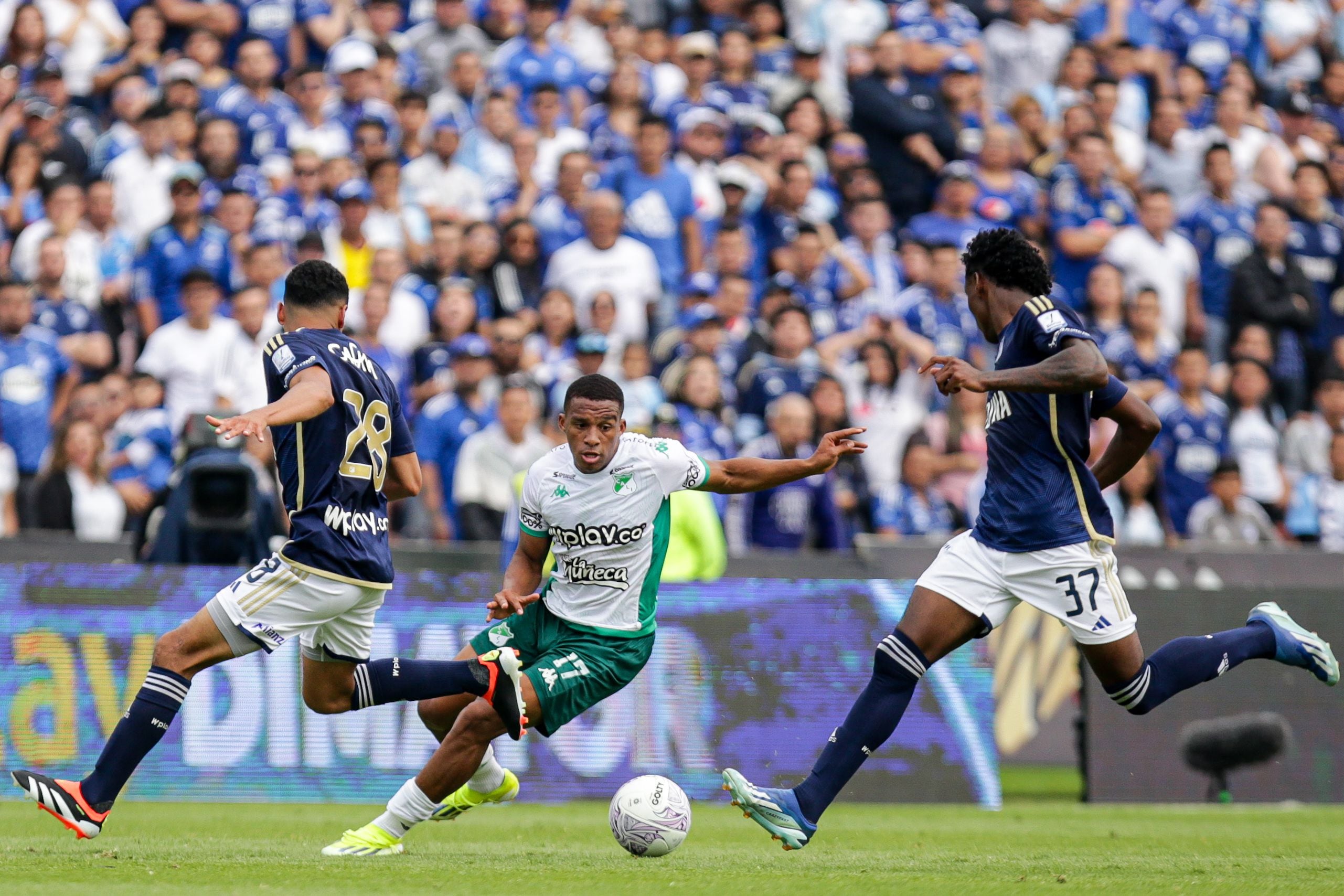 Millonarios FC enfrenta a Deportivo Cali, por encuentro válido de la Liga BetPlay I 2024 de la fecha 13, en el estadio Nemesio Camacho El Campín - crédito Colprensa/Mariano Vimos