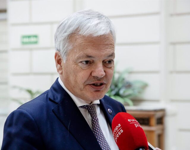 Reynders podrá seguir mediando entre PP y PSOE para desbloquear el CGPJ hasta el 25 de abril tras retrasar su excedencia