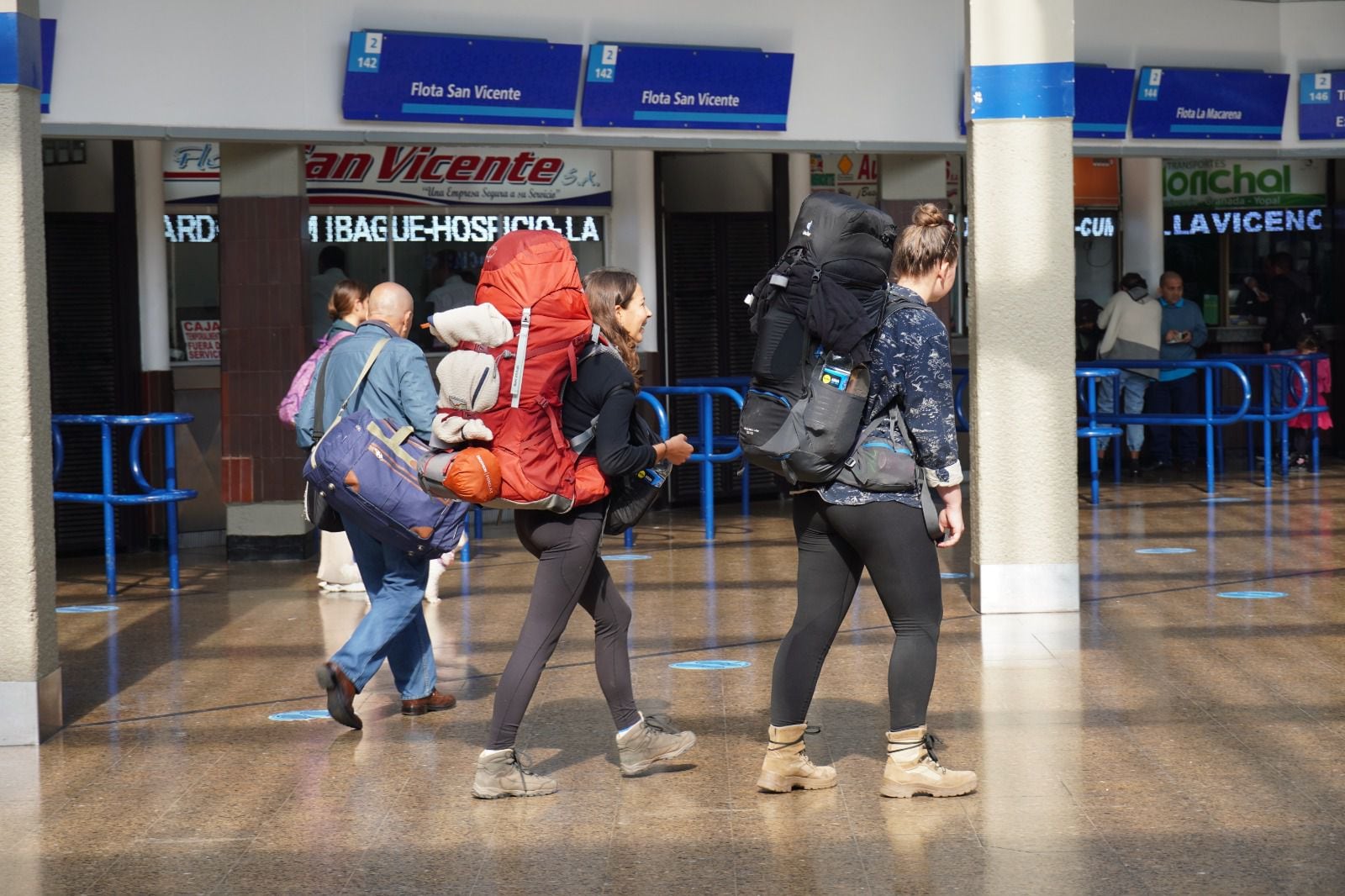 Viajeros-Terminal de Transporte de Bogotá-Colombia