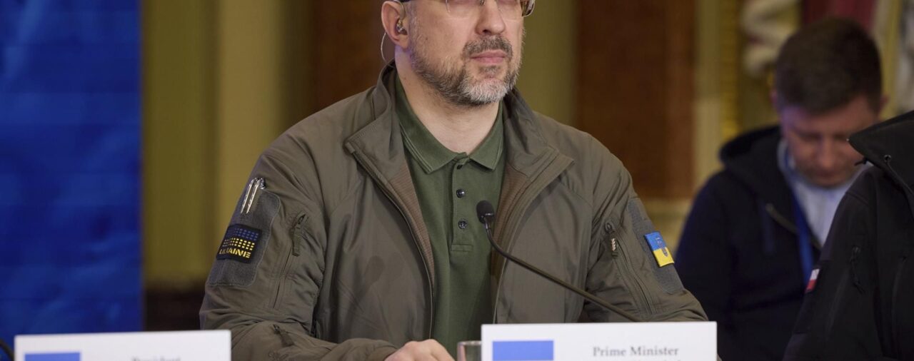 Ucrania reconoce que sus gastos superan ampliamente sus ingresos y pide el apoyo financiero de sus aliados