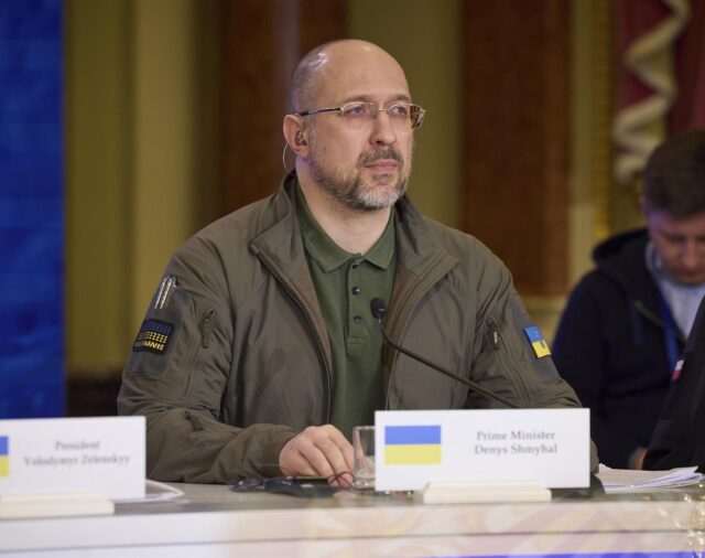 Ucrania reconoce que sus gastos superan ampliamente sus ingresos y pide el apoyo financiero de sus aliados