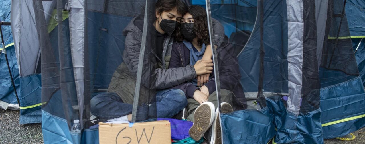 Columbia da un ultimátum a los estudiantes propalestinos y amenaza con suspensiones si no levantan el campamento