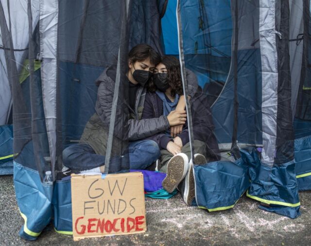 Columbia da un ultimátum a los estudiantes propalestinos y amenaza con suspensiones si no levantan el campamento