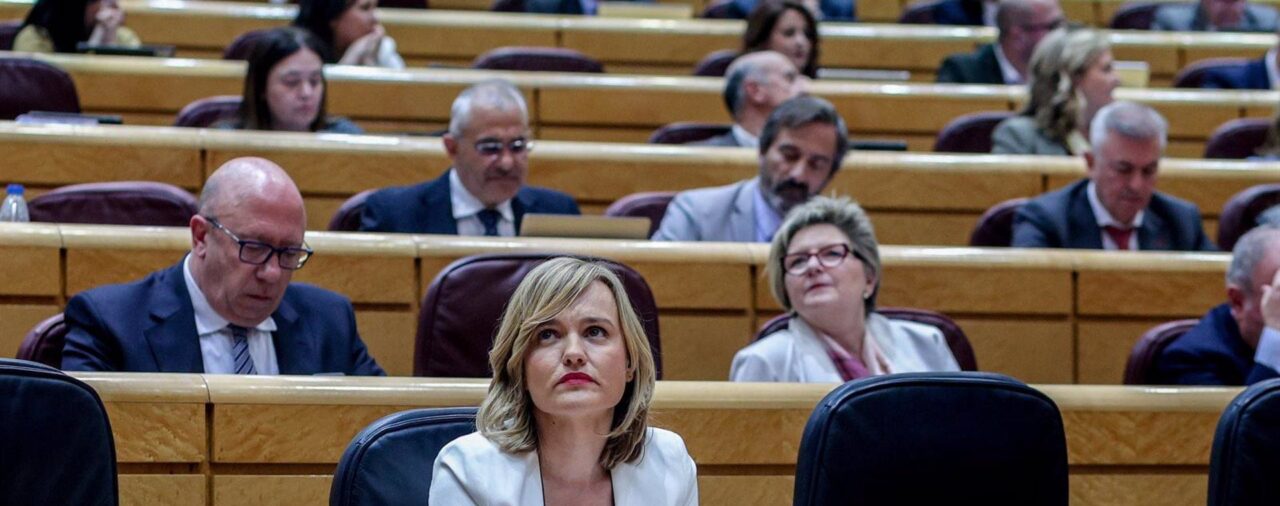El PP dice que las cartas de Begoña Gómez muestran la "decrepitud" del Gobierno y este replica: "Isabel, sé fuerte"