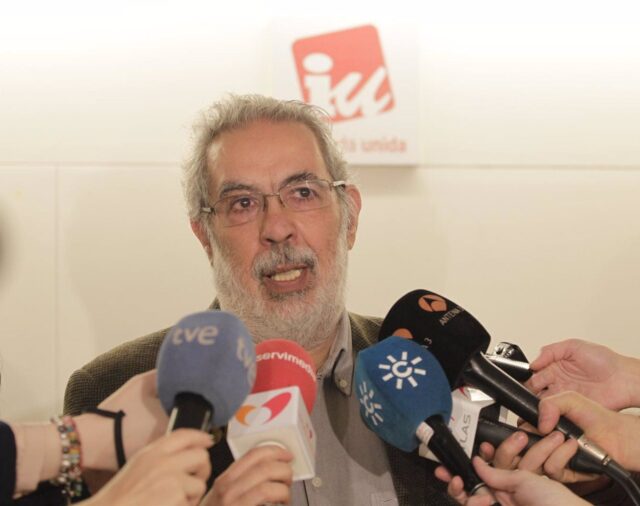 El sector crítico con la dirección de IU formaliza su candidatura para liderar el partido con José Antonio García Rubio