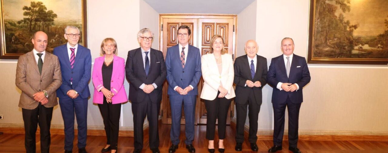 Garamendi censura las "ocurrencias" de Díaz y lamenta la "falta de criterio" en la elaboración de leyes