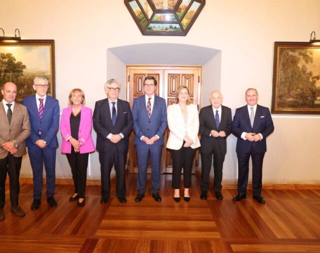 Garamendi censura las "ocurrencias" de Díaz y lamenta la "falta de criterio" en la elaboración de leyes