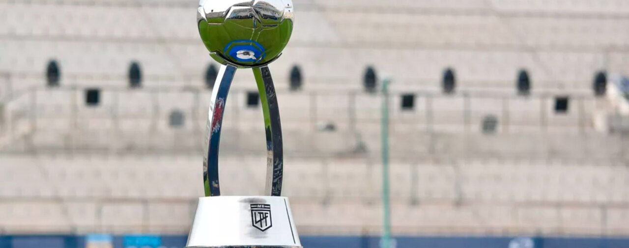 Godoy Cruz vence a Sarmiento en un partido marcado por los incidentes entre la Policía e hinchas