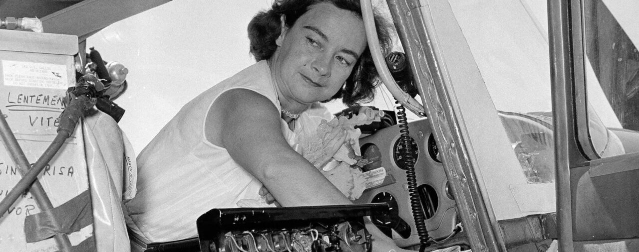 La larga y peligrosa travesía de Jerrie Mock, la primera mujer en volar sola alrededor del mundo