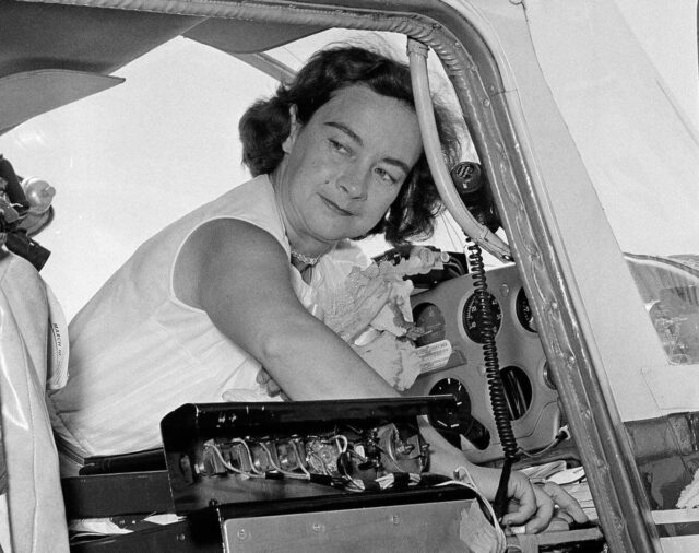 La larga y peligrosa travesía de Jerrie Mock, la primera mujer en volar sola alrededor del mundo